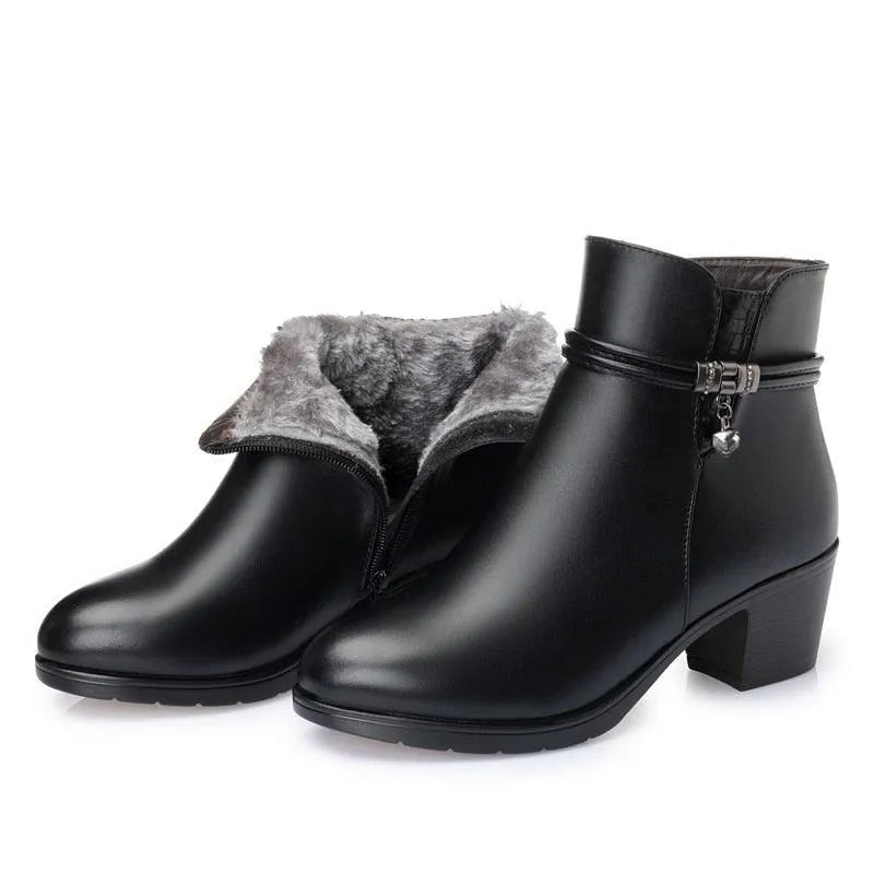 Bota Feminina em Couro Peluciada - CozyChic - Site compre mais