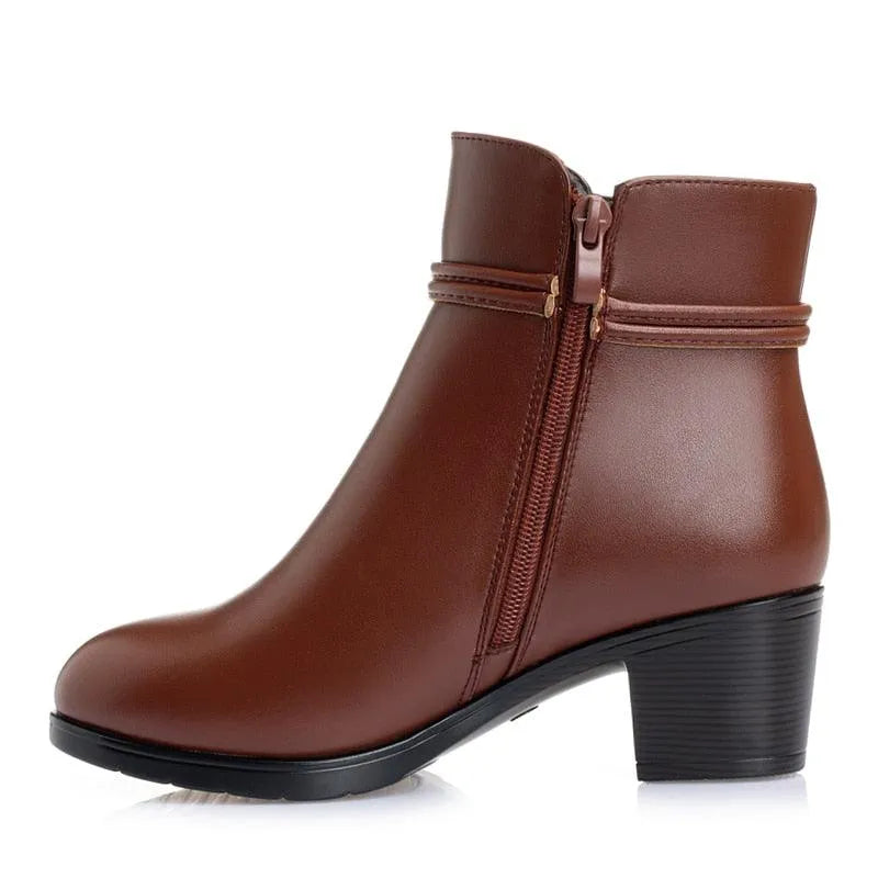 Bota Feminina em Couro Peluciada - CozyChic - Site compre mais